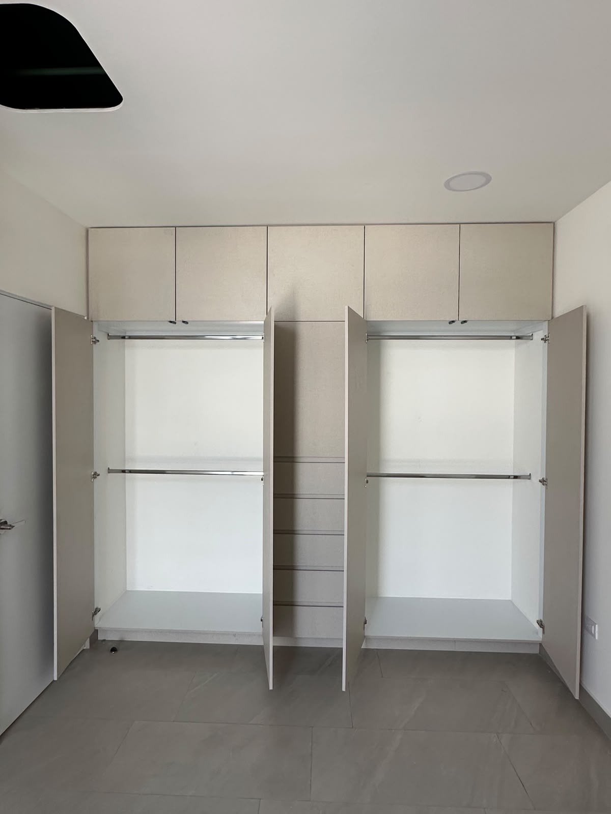 Closet terminado por Lux Interiores